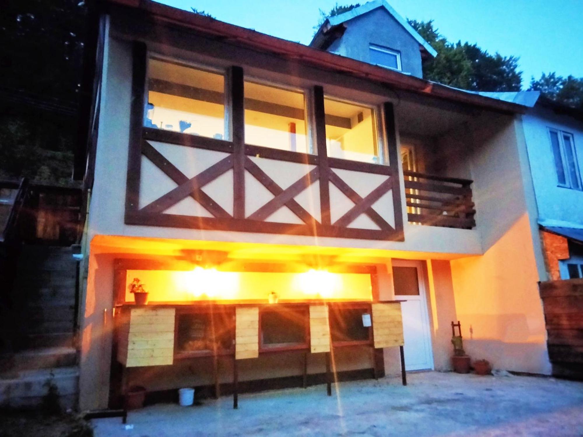 Apartamento Doi Iepuri Azuga Exterior foto